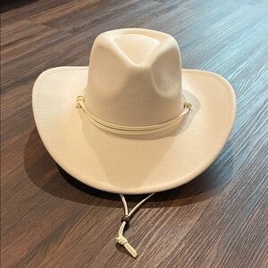 Elegant Cream Cowboy Hat